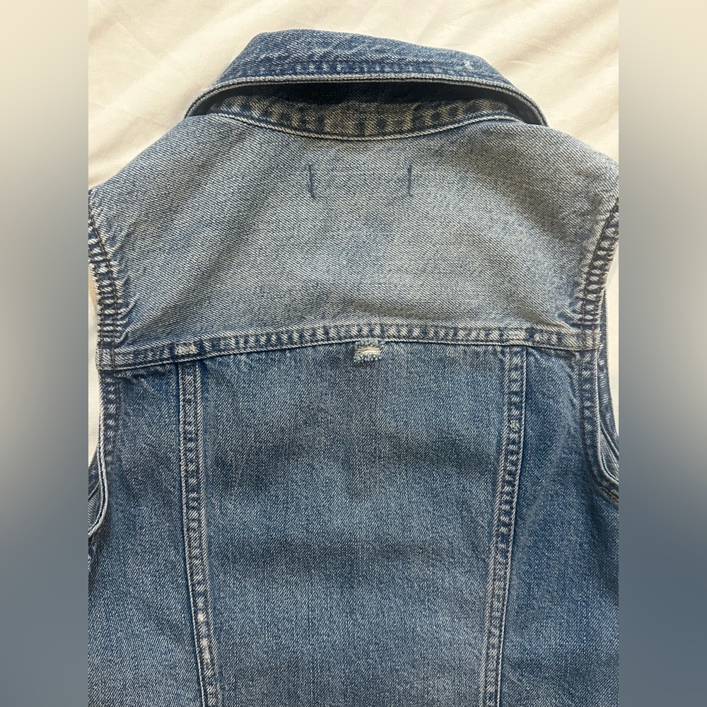 Madewell Denim Vest with Distressed Finish - Picture 7 of 8